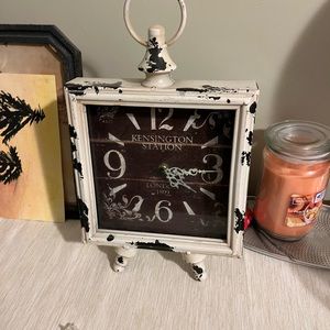 Vintage look clock.. works good